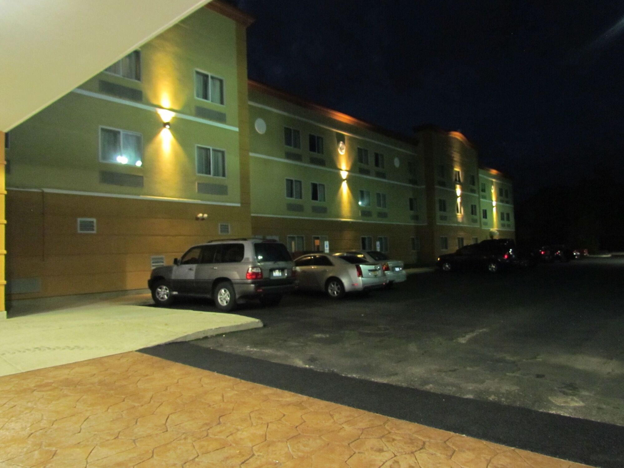 Hotel Ramada by Wyndham Glendale Heights/Lombard Exterior foto