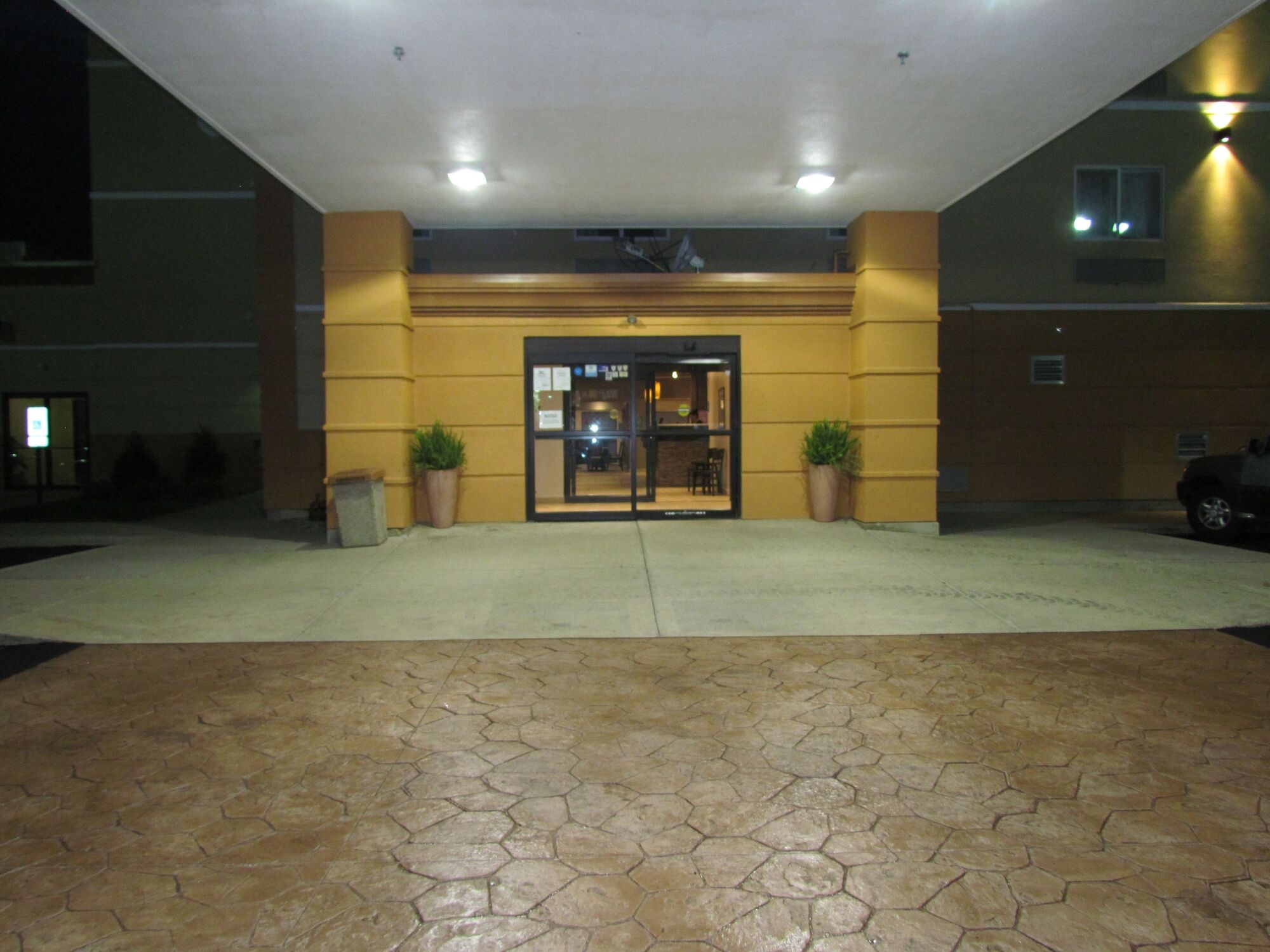 Hotel Ramada by Wyndham Glendale Heights/Lombard Exterior foto